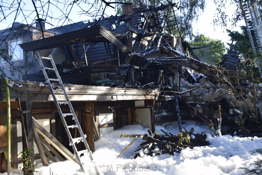 Grossfeuer Einfamilienhaus Siegburg Muehlengrabenstr P1226.JPG - Miklos Laubert